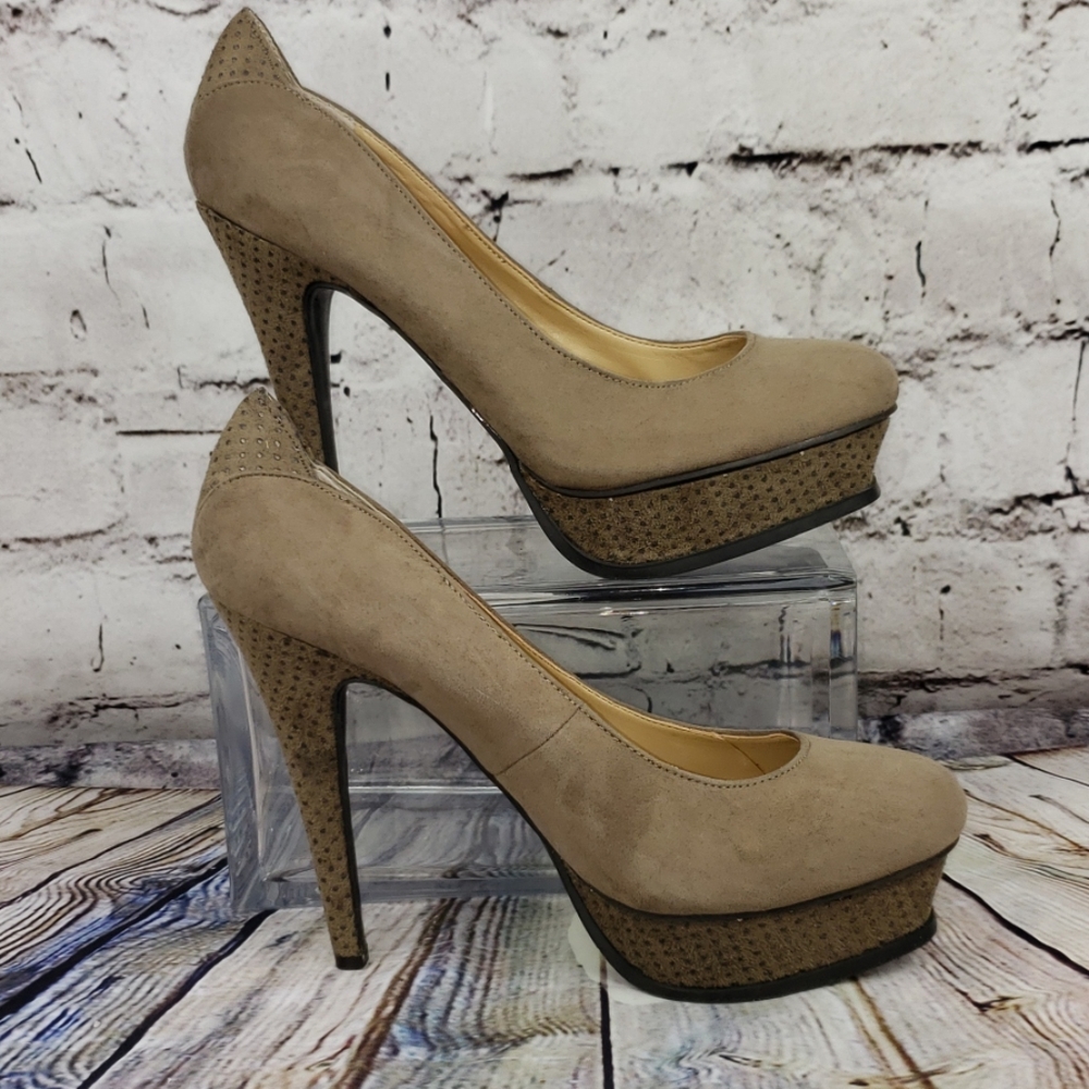 Guess Platforms, Size 8, Tan EUC